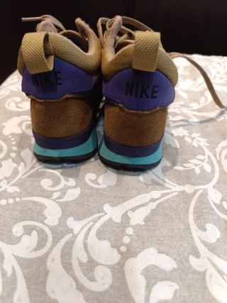 Zapatillas deportivas beige y marrón mostaza
