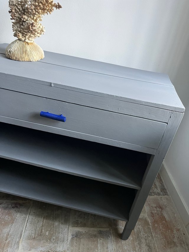 Mueble auxiliar rústico madera y terracota
