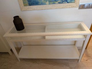 Mueble recibidor blanco con cristal