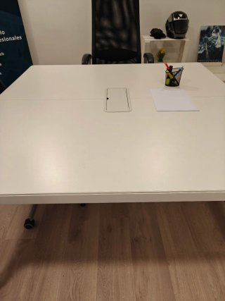 Tavolo da riunione quadrato elegante