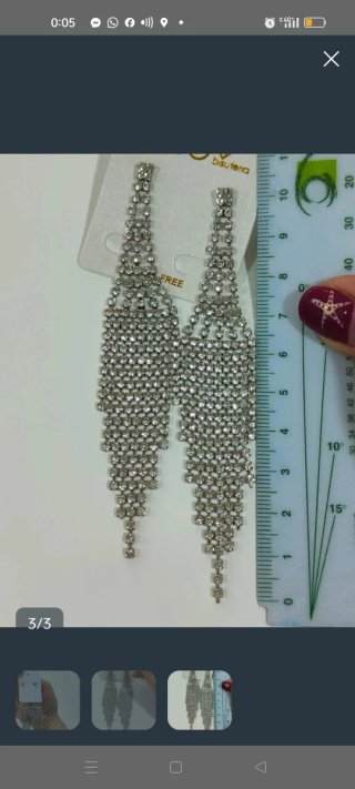Pendientes largos plateados con brillantes