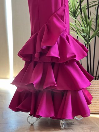 Traje de flamenca buganvilla con volantes