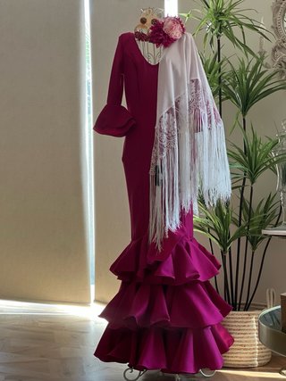 Traje de flamenca buganvilla con volantes