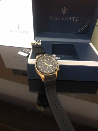 Reloj Maserati Negro y Dorado