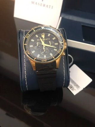 Reloj Maserati Negro y Dorado