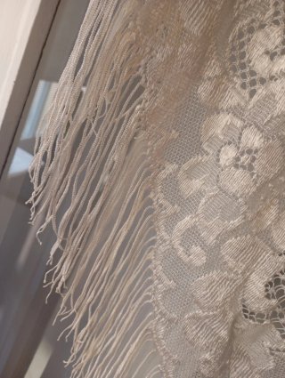 Mantilla española encaje beige