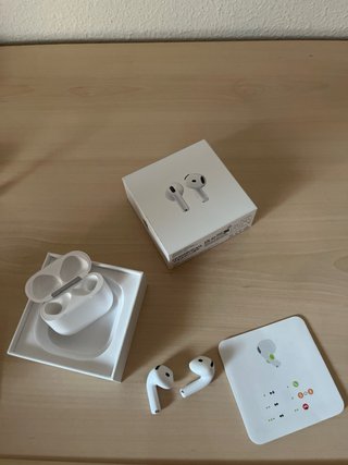 AirPods 4 Apple