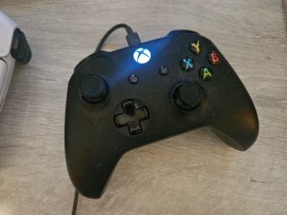 Xbox One X + Mando + Auriculares Astro A50 + Juego