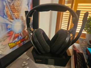 Xbox One X + Mando + Auriculares Astro A50 + Juego