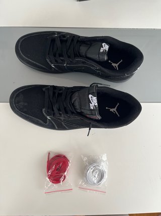 Nike x Travis Scott Jordan 1  cordones incluidos