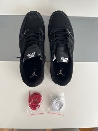 Nike x Travis Scott Jordan 1  cordones incluidos