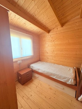 Casa de madera con piscina