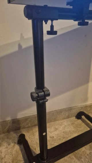 Mesa auxiliar abatible para cama