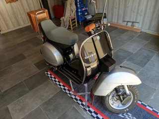 Vespa px200 iris restaurada