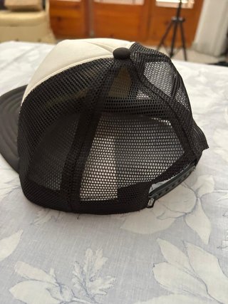Gorra Vans Trucker Blanca y Negra