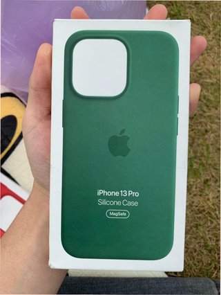 Custodia iPhone 13 Pro in silicone MagSafe verde