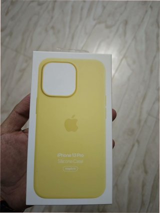 Funda Silicona iPhone 13 Pro MagSafe Amarilla