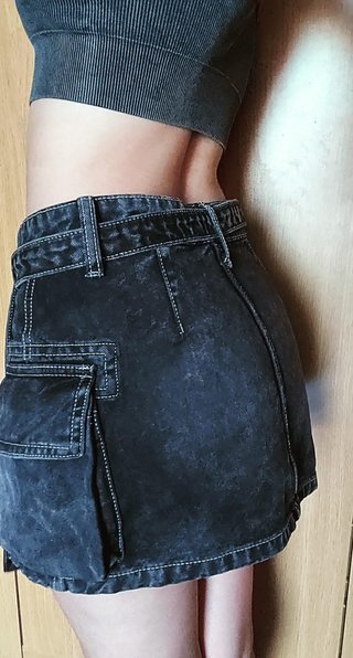 Minifalda Cargo Denim Wash Negra Cinturón