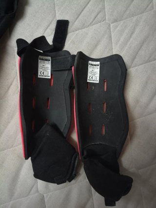 Espinilleras Nike Fútbol Rosas y Negras