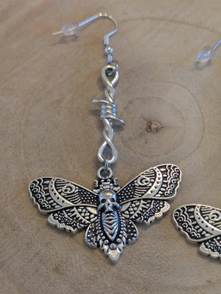 Pendientes Colgantes Polilla Plateada