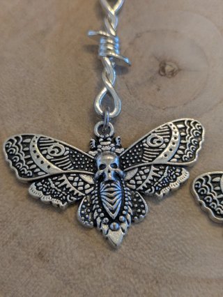 Pendientes Colgantes Polilla Plateada