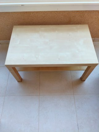 Mesa de centro IKEA LACK con balda