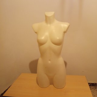 Busto maniqui con ropa