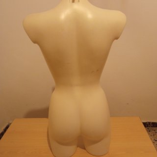 Busto maniqui con ropa
