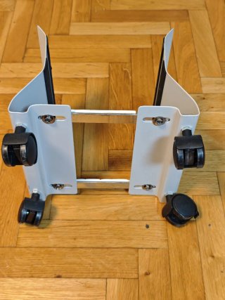 Carrito para PC con ruedas