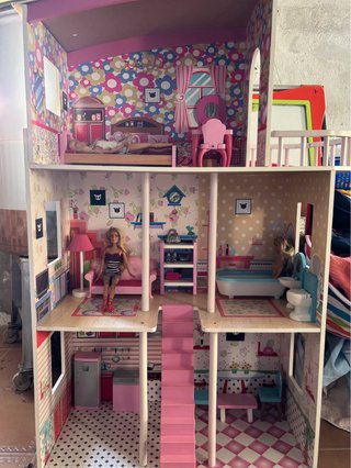 Casa de muñecas de madera