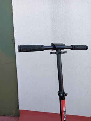 Patinete plegable negro y rojo