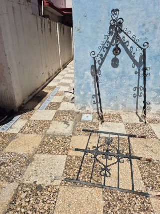 4 Rejas hierro con soporte para ventana y garrucha