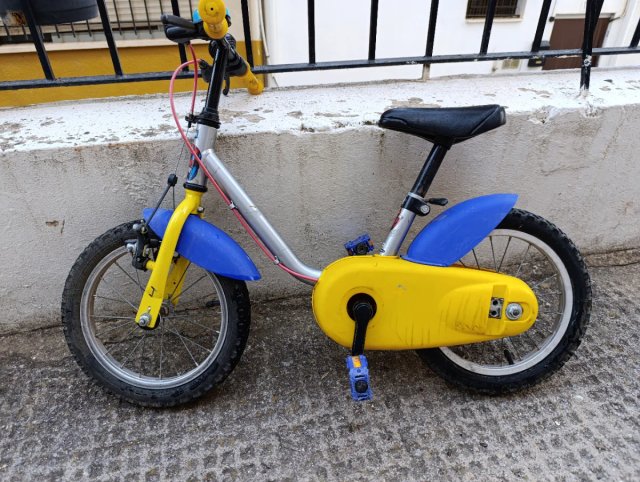 Bici infantil amarilla y azul