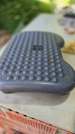 Reposapiés ergonómico para oficina
