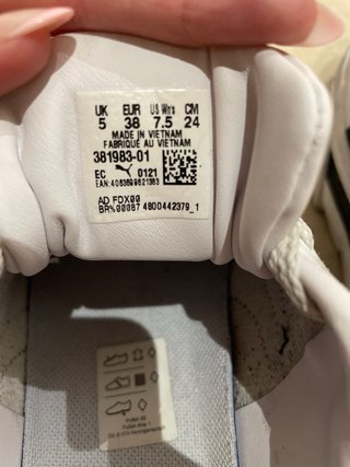 Zapatillas Puma Blancas y Negras