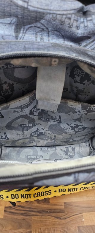Mochila con estampado de zapatillas