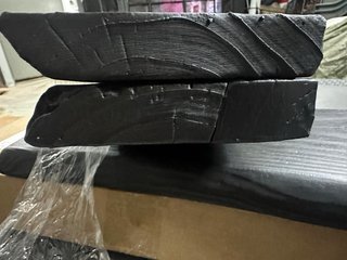 Estantes flotantes de madera negros