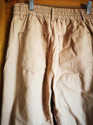 Pantalón beige Pull&bear