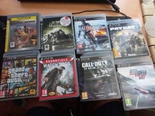 PS3 con 3 mandos y 15 juegos