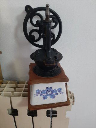 Molinillo de café antiguo