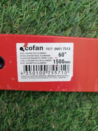 Nivel magnético de aluminio Cofan