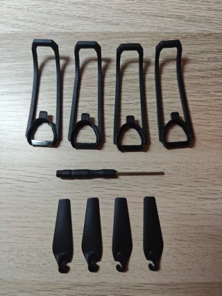 Dron de juguete con mando y funda