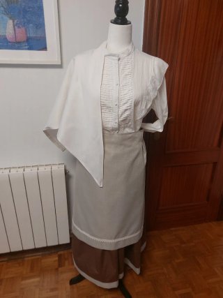 Traje de casera vintage blanco y marrón