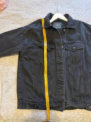 Cazadora vaquera Stradivarius negra Talla M