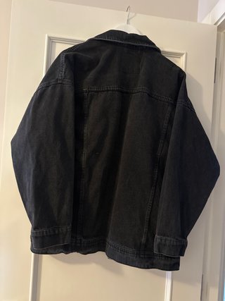 Cazadora vaquera Stradivarius negra Talla M