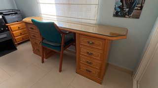 Scrivania in legno di pino massello su misura