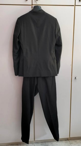 Abito da uomo elegante 100% lana vergine.