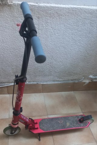 Patinete infantil rojo