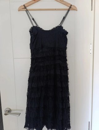 Vestido fiesta Mango negro volantes