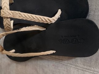 Chanclas Cool Shoe Corp. Trenzadas Beige/Negro